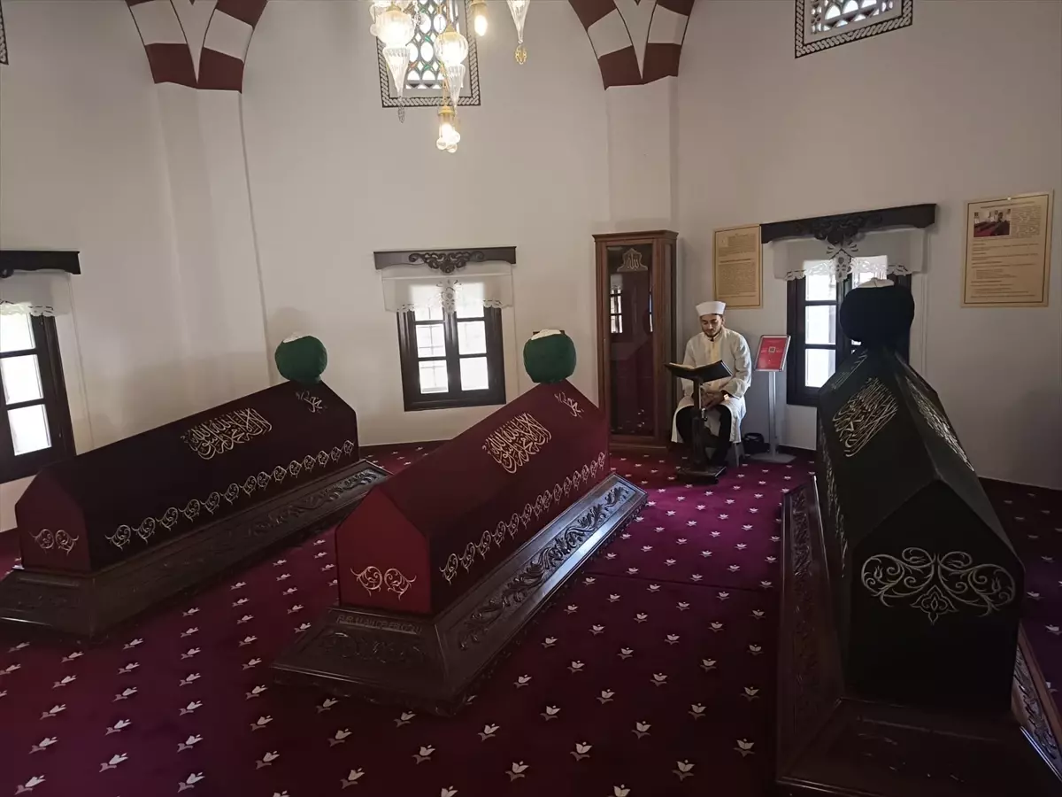 Akşemseddin Hazretleri'nin Türbesinde Her Gün Kur'an-ı Kerim Okunacak