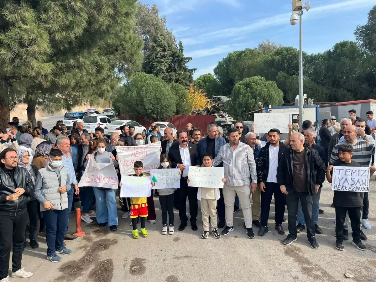 Buca'da Mahalleli Çöp Sorununa Karşı Eylem Yaptı