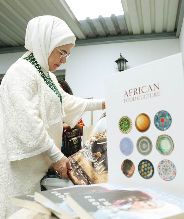 Emine Erdoğan visited the Yunus Emre Institute in South Africa