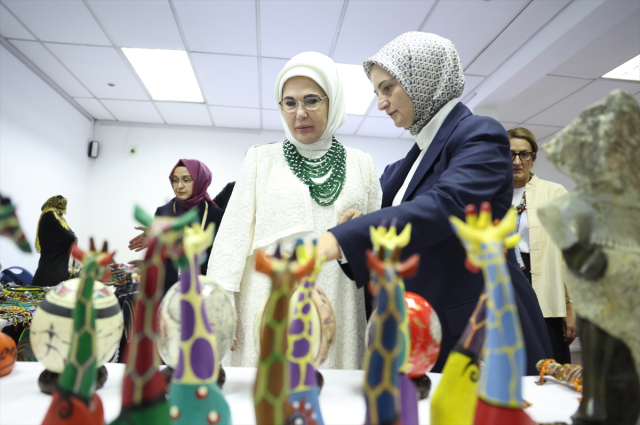 Emine Erdoğan visited the Yunus Emre Institute in South Africa