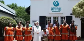 Emine Erdoğan Güney Afrika'da Yunus Emre Enstitüsünü ziyaret etti