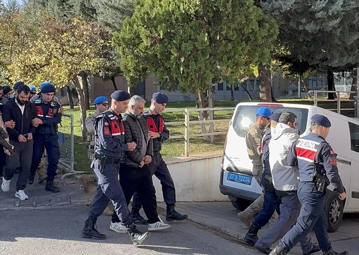 Gaziantep'te DEAŞ'a Finansman Sağlayan 13 Zanlı Gözaltına Alındı