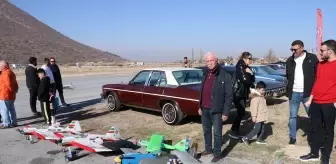 Kayseri'de Klasik Araç ve Model Uçak Gösterisi