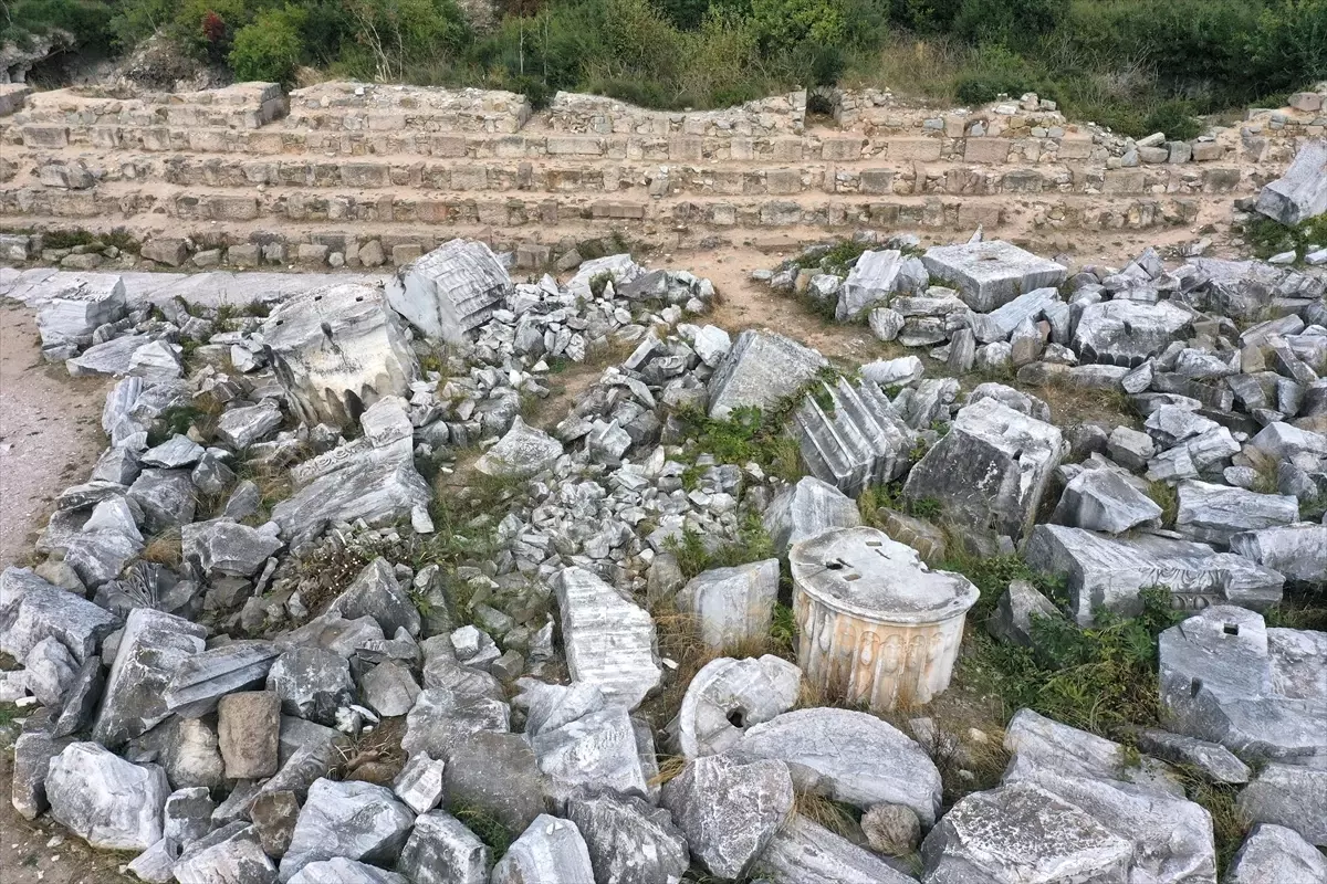 Kyzikos Antik Kenti'nde Hadrian Tapınağı Kazıları Devam Ediyor