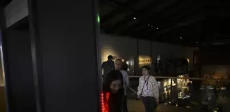 Çocuklar, Müzeyi Ele Geçirdi