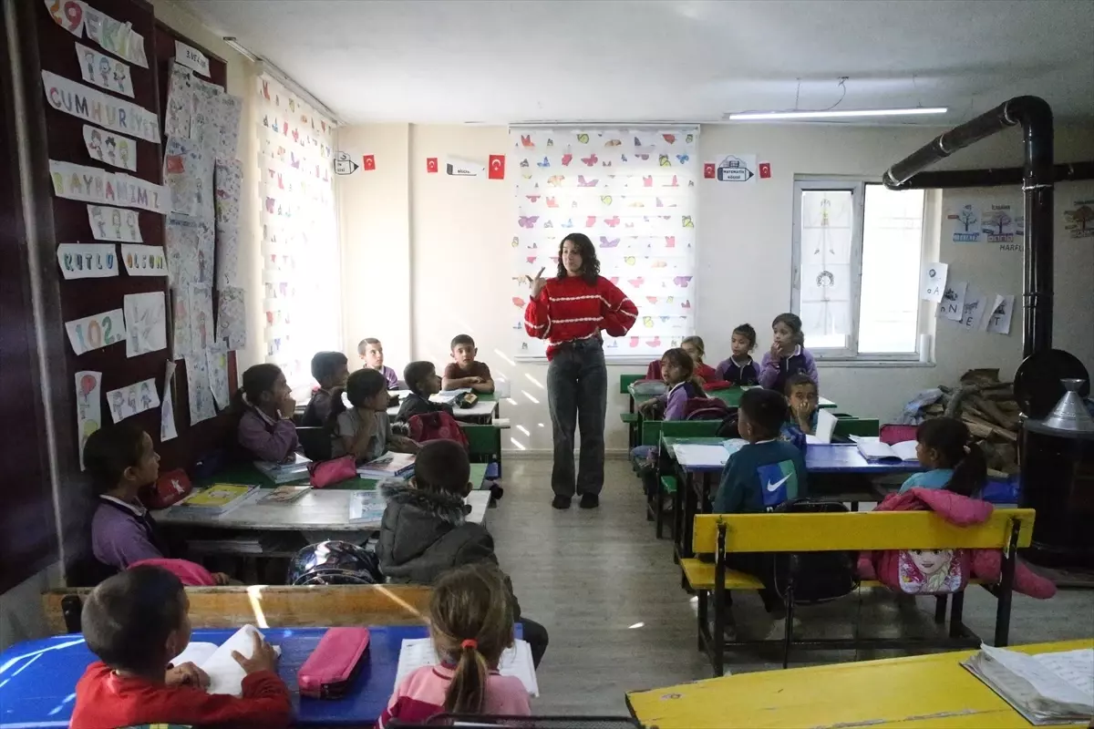 Kırsal Kısmın Fedakar Öğretmeni: Derya Acun
