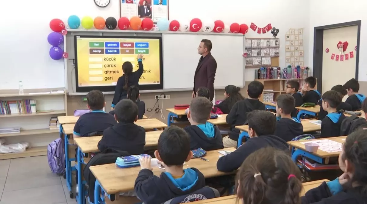 Osman Hayri Topuz: Depremzede Öğrencilere Güvenli Bir Sınıf Ortamı Oluşturdu