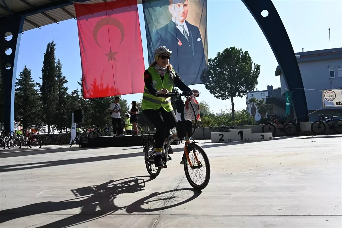 Kadirli'de 'Sağlıklı Nesiller İçin Pedallıyoruz' Bisiklet Turu Düzenlendi