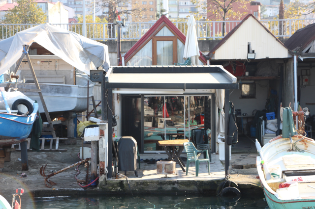 No deed at all! Its price competes with luxury apartments