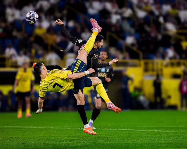 Unbelievable goal from Ronaldo at 40 years old!