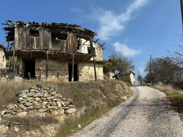 It has a history of 450 years! Only 4 people live in this village now