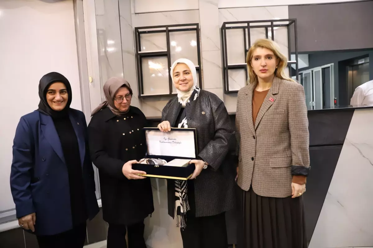 AK Parti Kadın Kolları Başkanı Ercan, Öğretmenler Günü'nde Malatya'da Öğretmenlerle Buluştu