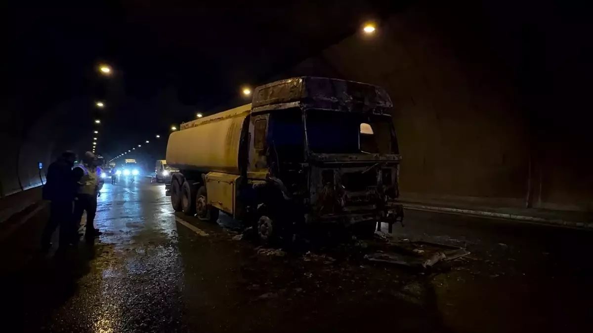 Bursa'da Su Tankerinde Yangın: Trafik Kaosu