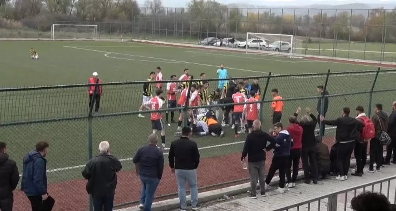 Amatör Lig Maçında Futbolcunun Dili Boğazına Kaçtı