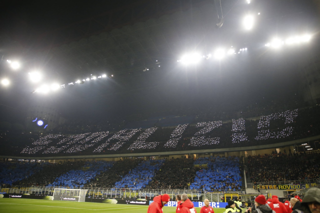 A first in the history of world football: They created choreography with phone lights