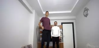 Dünyanın En Uzun Adamı Sultan Kösen, İngiltere'de Belgesel Çekimlerine Katılacak