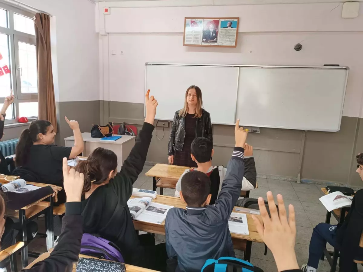 Görme engelli öğretmen çift, öğrencilerin hayatına dokunuyor