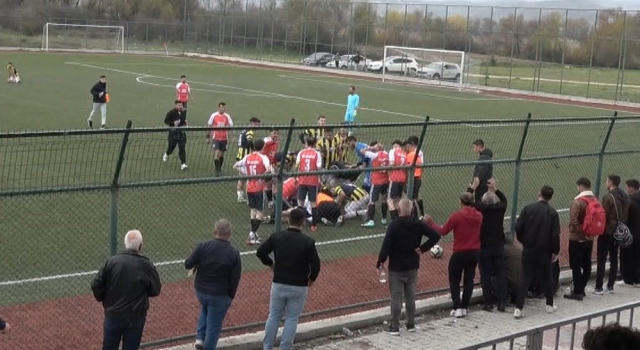 Referee's life-saving intervention during the match