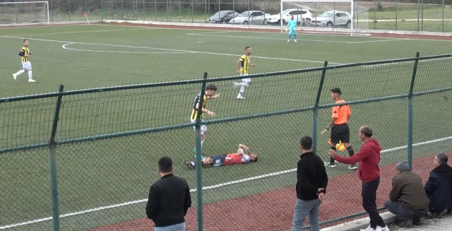 Referee's life-saving intervention during the match