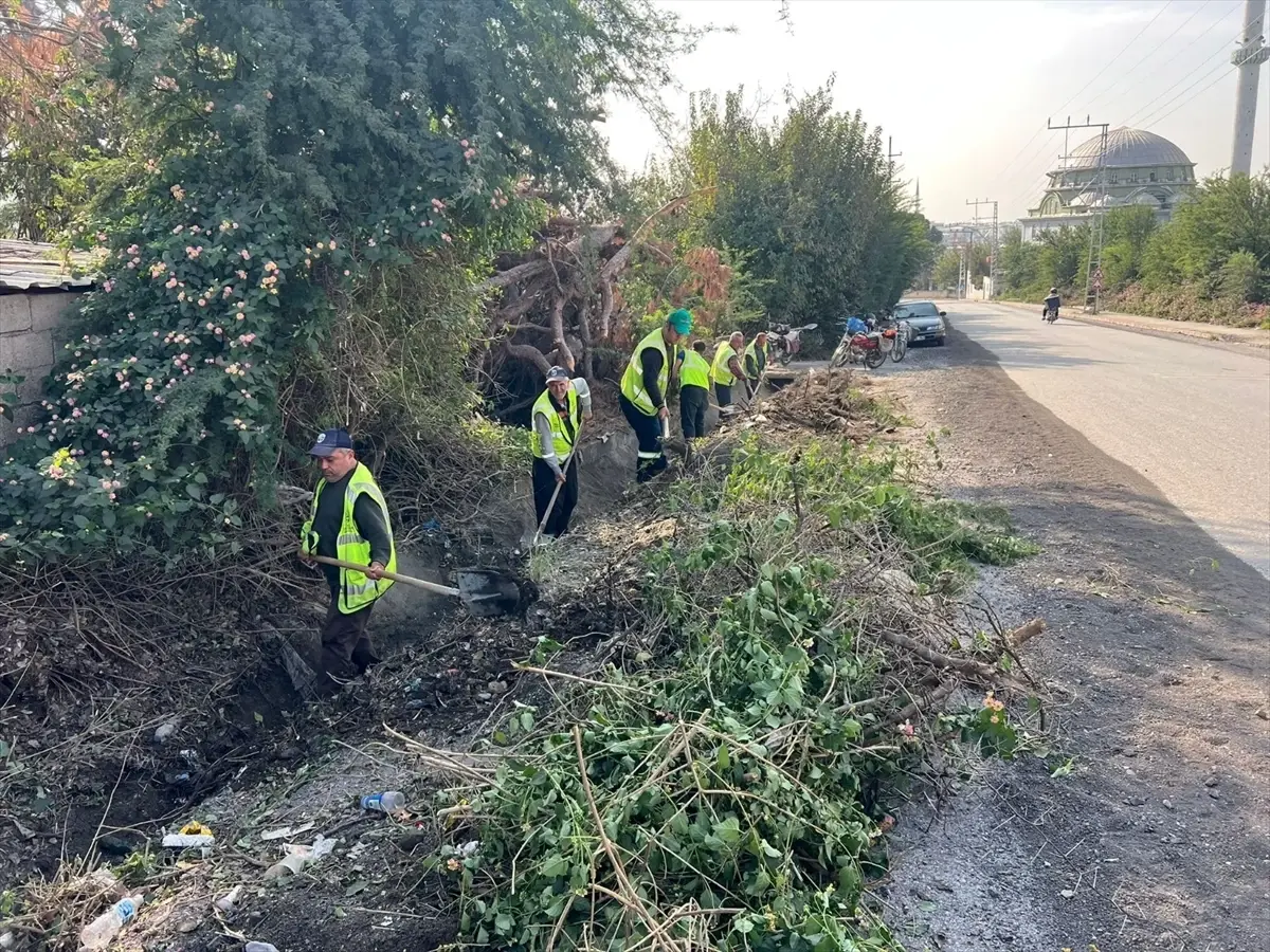 Hatay Dörtyol'da Yağmur Suyu Giderleri Temizlendi