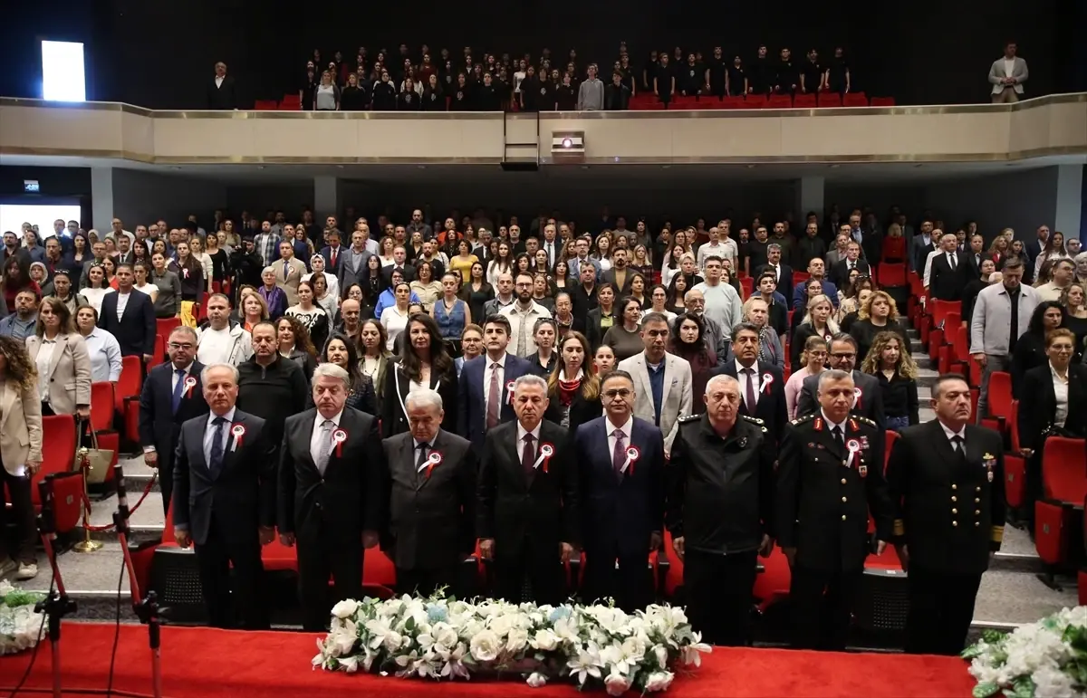 İzmir'de 24 Kasım Öğretmenler Günü Töreni Düzenlendi