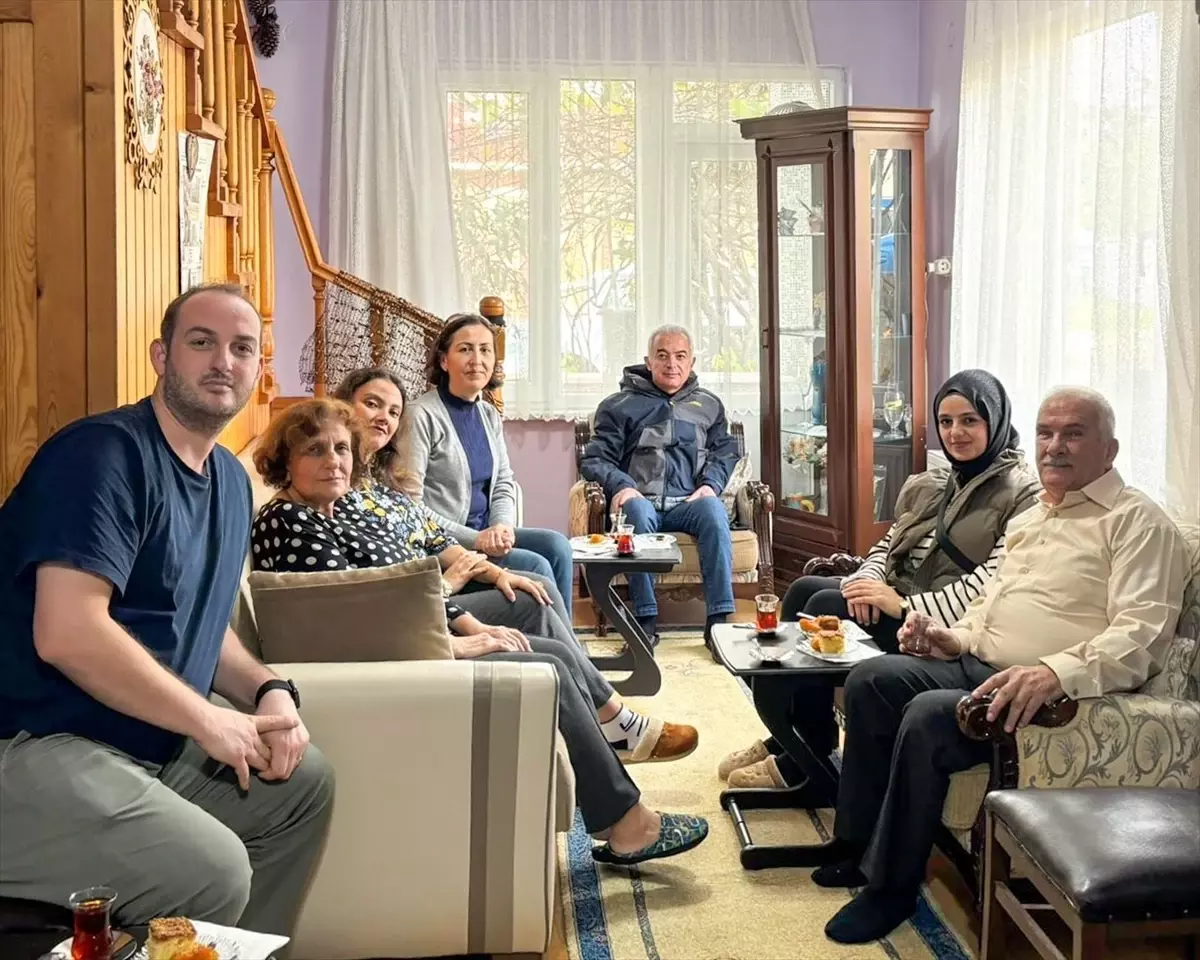 Kırklareli Valisi Uğur Turan, Emekli Öğretmenleri Ziyaret Etti