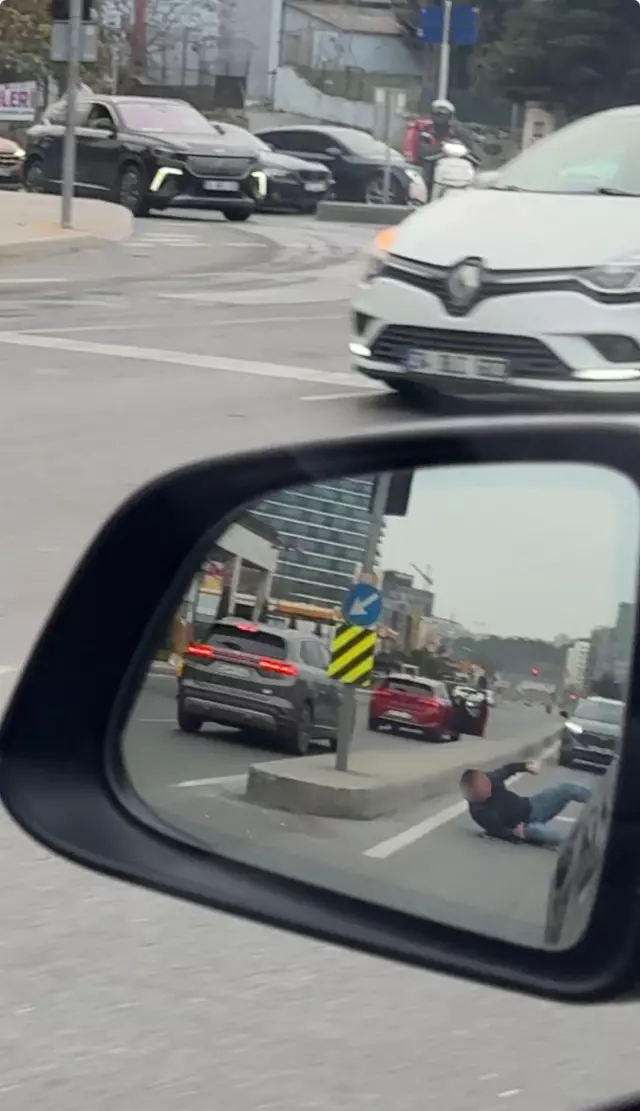 He was about to lose his life while trying to attack the driver he argued with at the red light