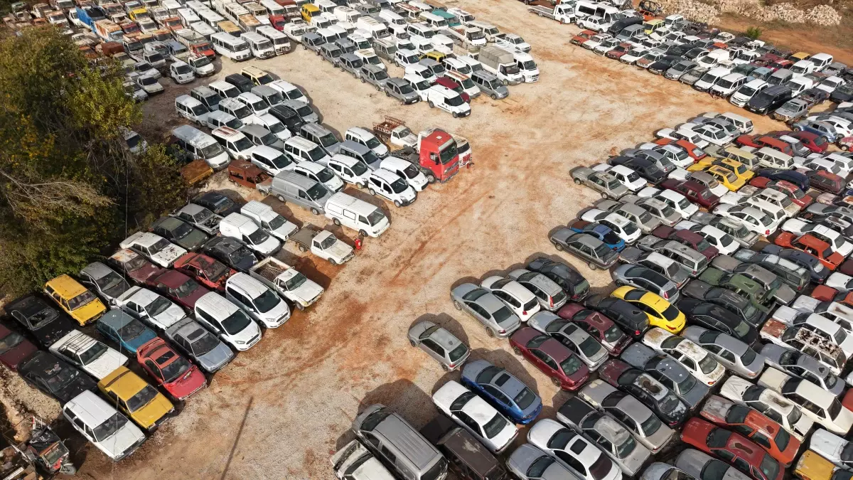 Antalya'da Yediemin Otoparkları Araç Mezarlığına Döndü