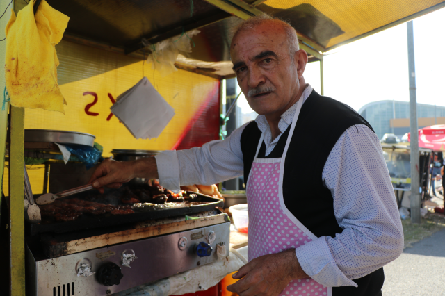 From where to where! Now selling kebab bread at the stadium of the team he played for in the Süper Lig