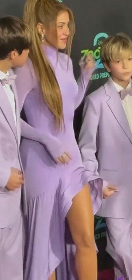 Shock at Shakira's new film premiere! Her sons suddenly clung to her dress while being by her side