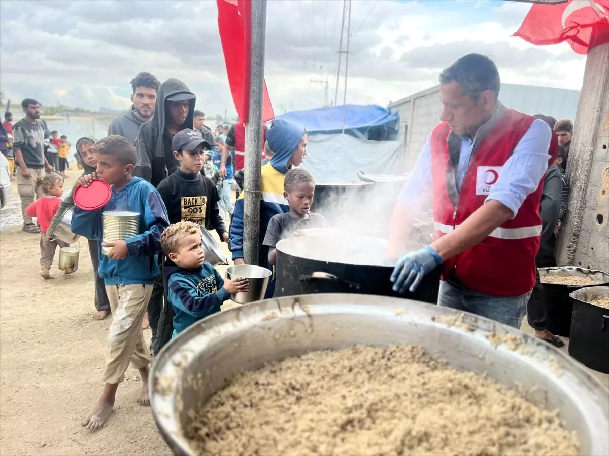 Türk Kızılay'dan Gazze'ye Gıda Yardımı: Günlük Yemek Kapasitesi 35 Bine Yükseldi