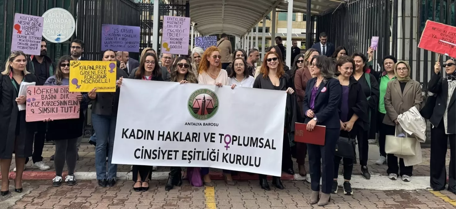 Antalya Barosu Kadın Hakları Komisyonu'ndan Kadına Yönelik Şiddete Karşı Basın Açıklaması