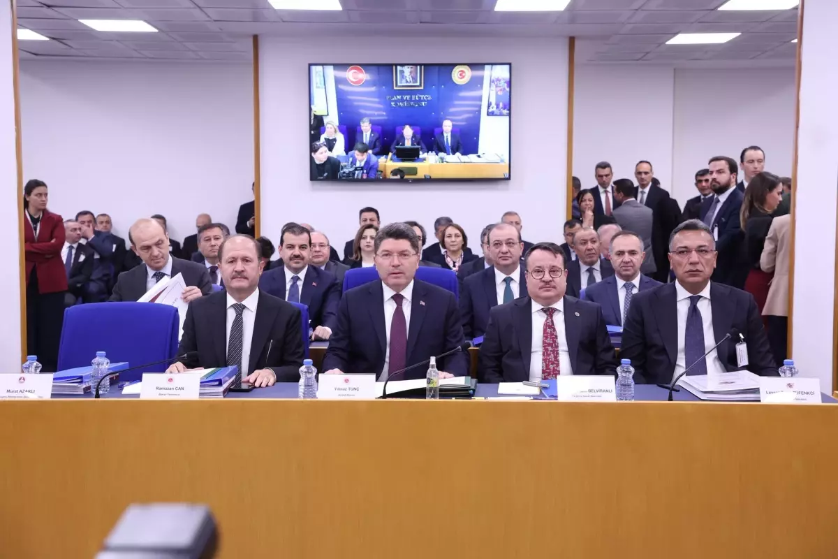 Bakan Tunç: Toplam 12 milyon 10 bin 82 derdest dosya bulunmaktadır