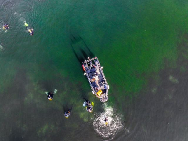 The mayor wore a diver's suit and went underwater: The scene he saw surprised him
