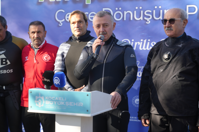 The mayor wore a diver's suit and went underwater: The scene he saw surprised him