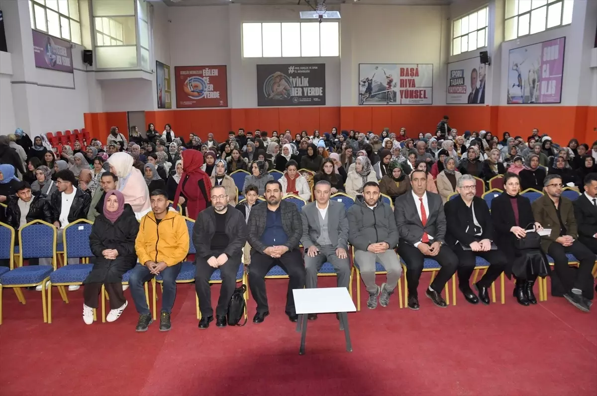 Muş'ta Aile İçi Birlik ve Beraberlik Temalı Konferans Düzenlendi
