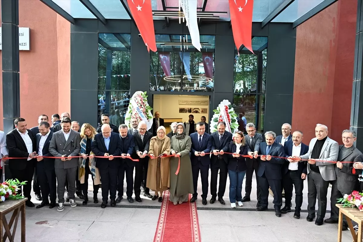 Demirci'de Özgen İzmiroğlu Kültür, Bilim ve Teknoloji Merkezi Açıldı