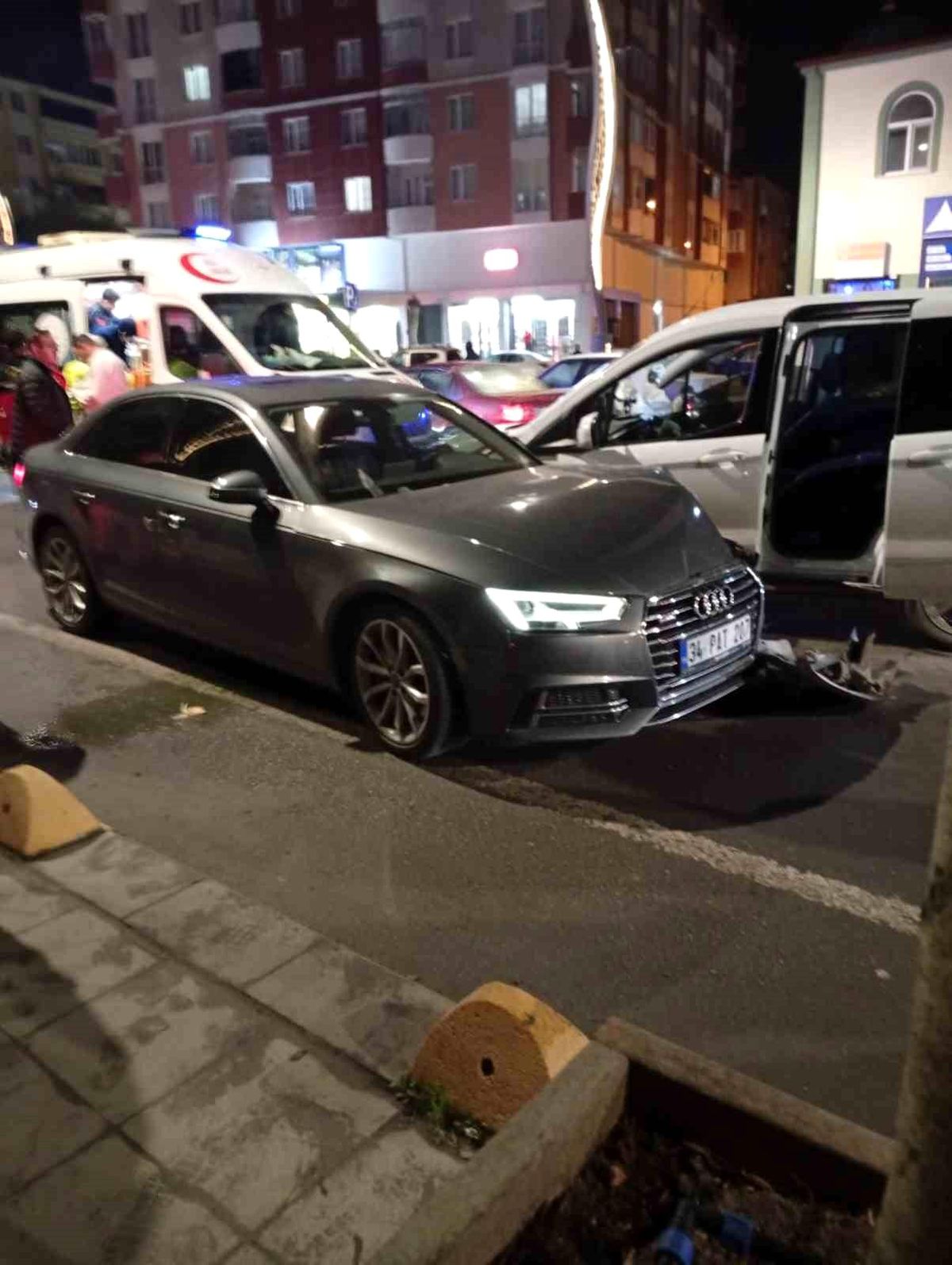 Tekirdağ'da İki Otomobil Çarpıştı: 1 Yaralı