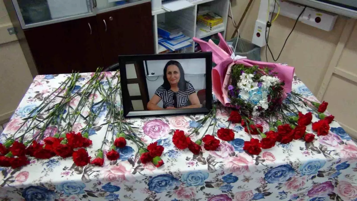 Mersin'de Trafik Kazasında Hayatını Kaybeden Öğretmen İçin Anma Töreni Düzenlendi