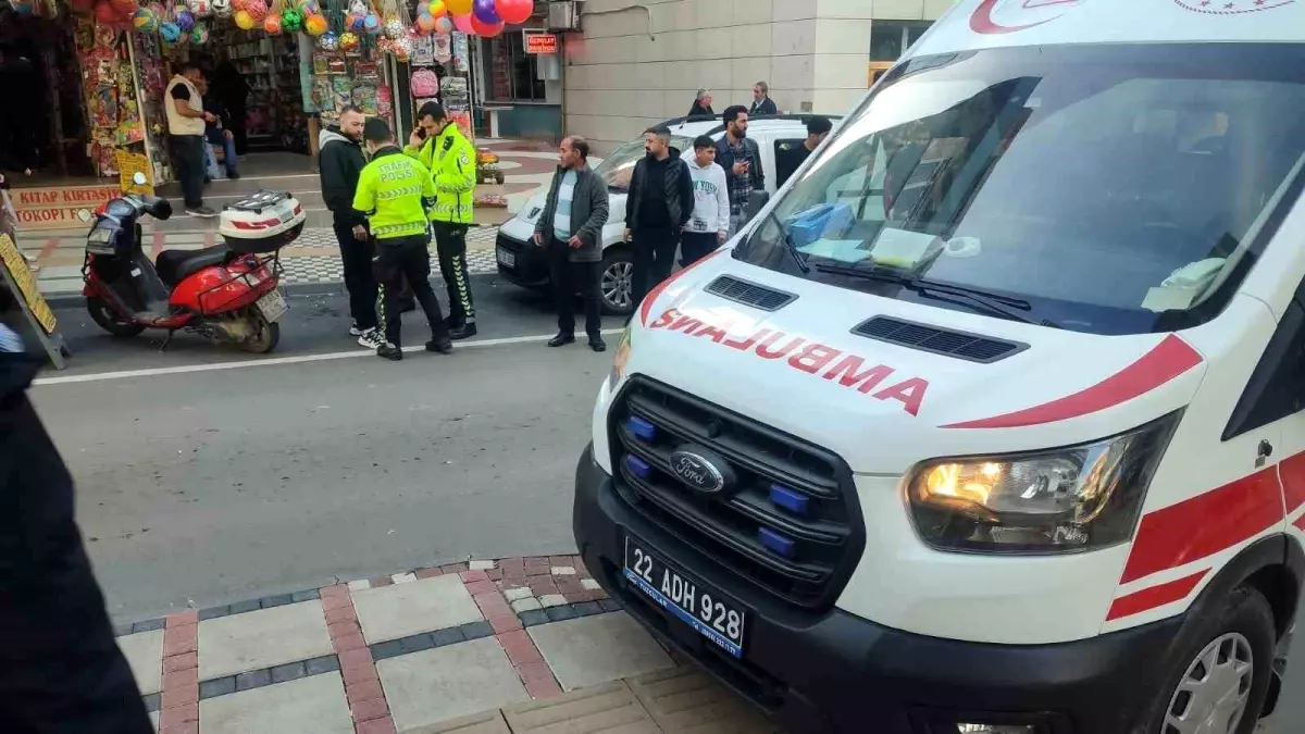 Edirne'de Motosikletin Çarptığı Yaya Yaralandı