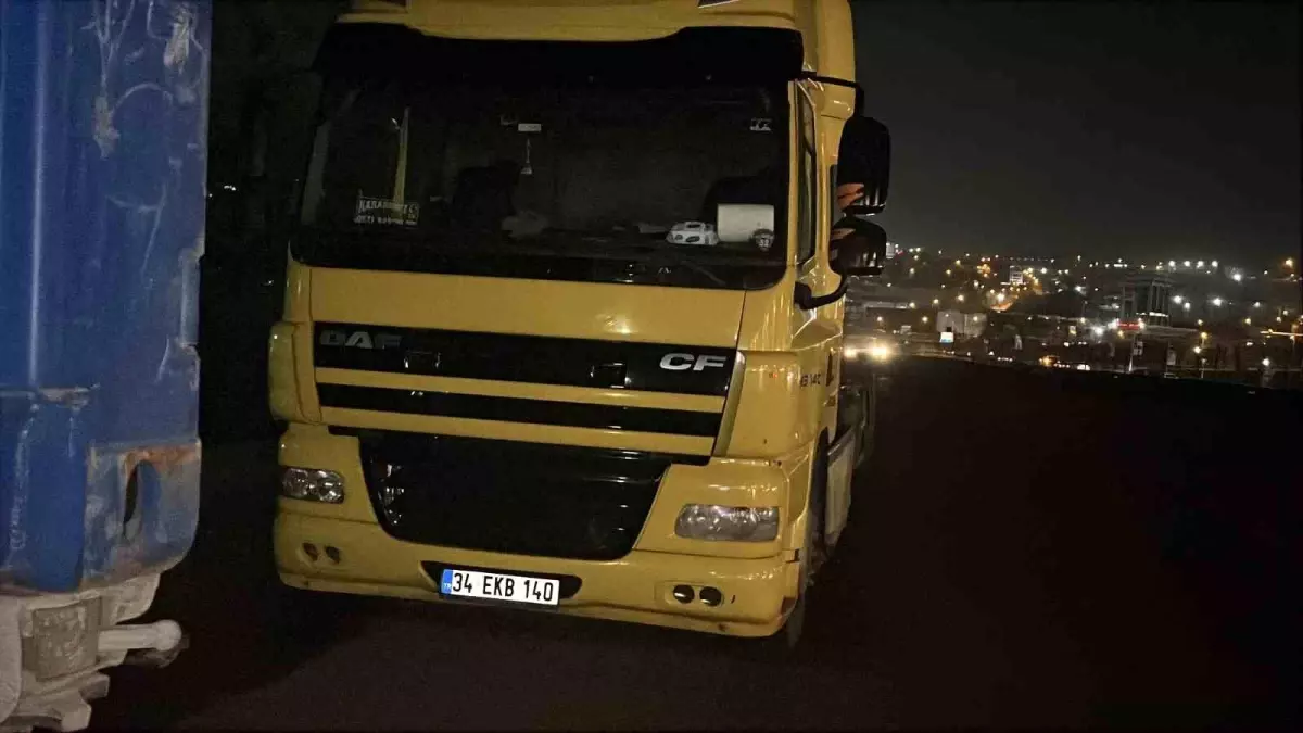 Kocaeli'de Feci Kaza: Tır ve Motosiklet Çarpıştı, İki Sürücü Hayatını Kaybetti