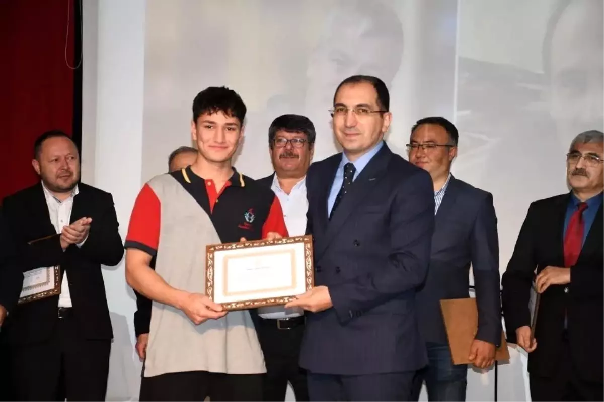 Öğretmenler Günü'nde Duygusal Anlar: İbrahim Aras Anıldı