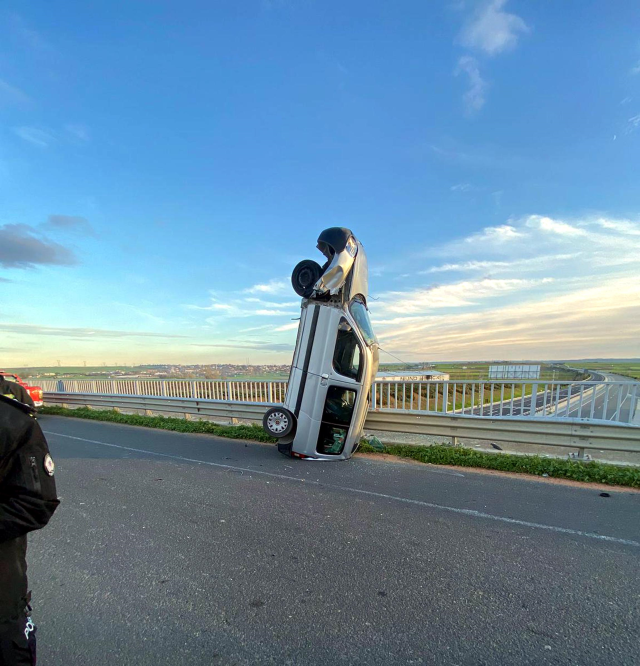 Light Commercial Vehicle Crashed into Barriers in Tekirdağ: 2 Injured