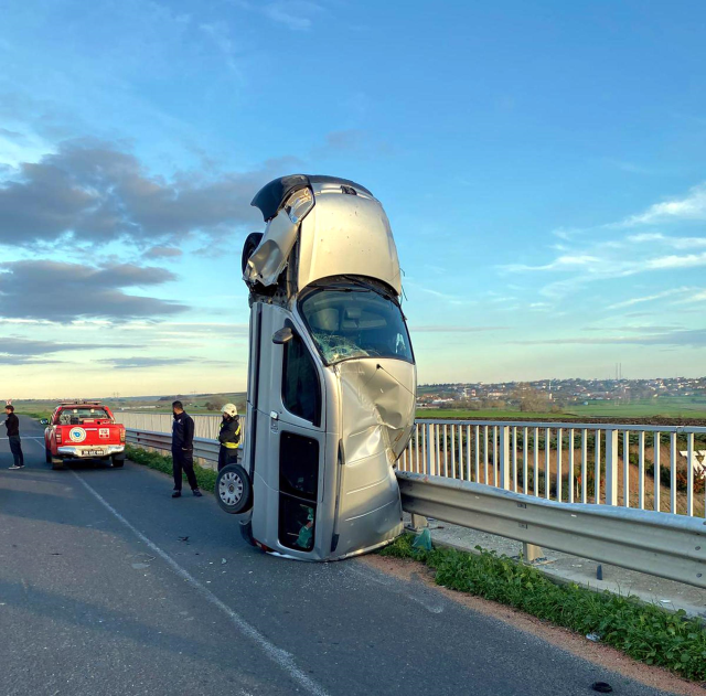 Light Commercial Vehicle Crashed into Barriers in Tekirdağ: 2 Injured