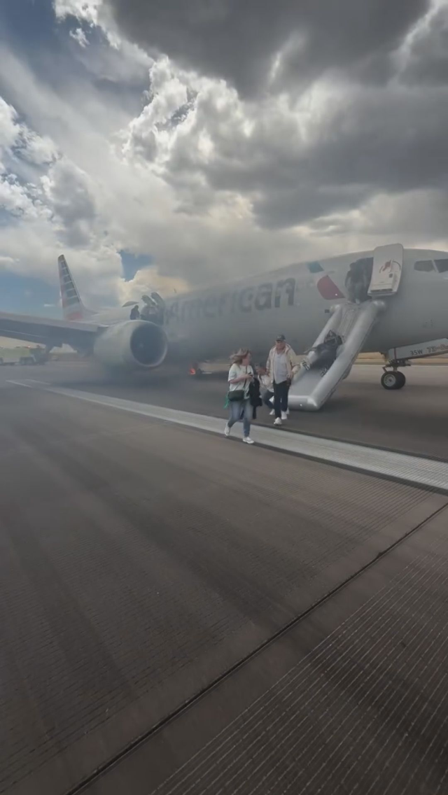 Panic on the plane: Mysterious smell changed the route, 5 people were taken to the hospital