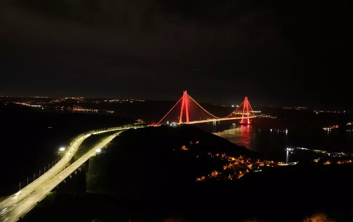 Yavuz Sultan Selim Köprüsü, Radyasyon Onkologları Günü için Turuncu Işıldadı