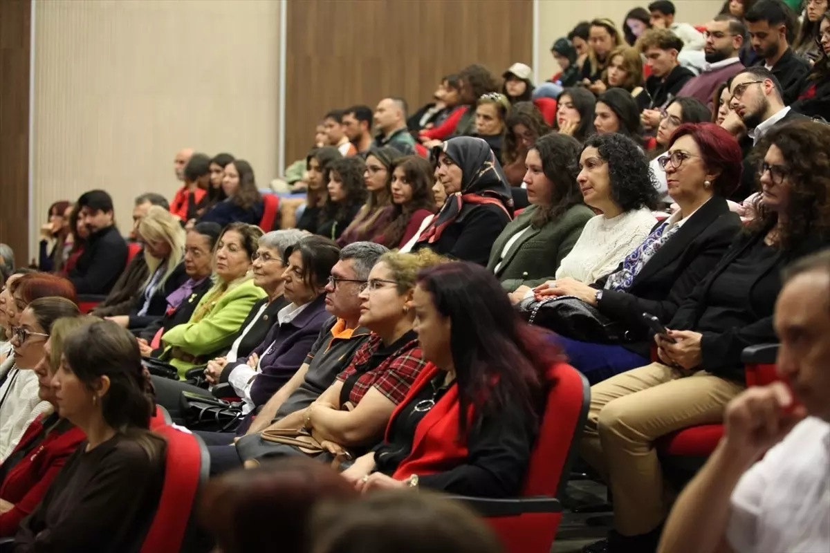 Akdeniz Üniversitesi'nde Kadına Yönelik Şiddete Karşı Panel Düzenlendi