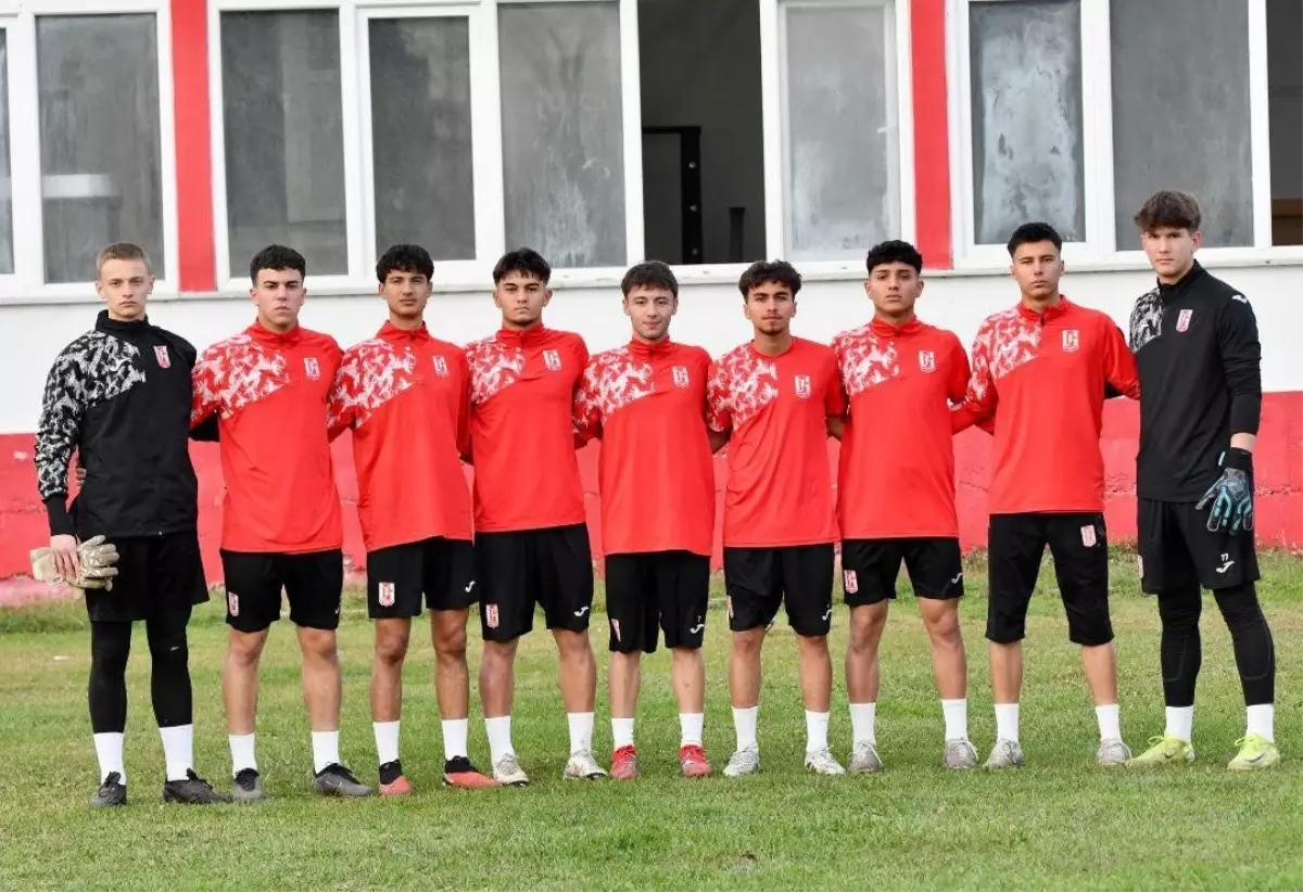 Balıkesirspor Altyapısından 9 Genç Futbolcu A Takıma Katıldı