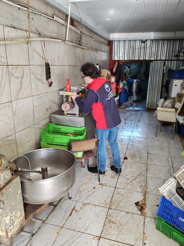 canakkale de uygunsuz et isleme tesisine muhur 19296259 6728 m