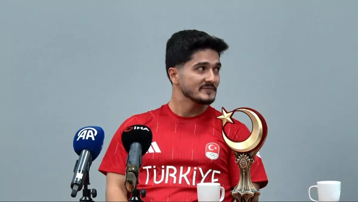 Dünya şampiyonu Muhammed Furkan Özbek'ten öğrencilere ilham veren buluşma